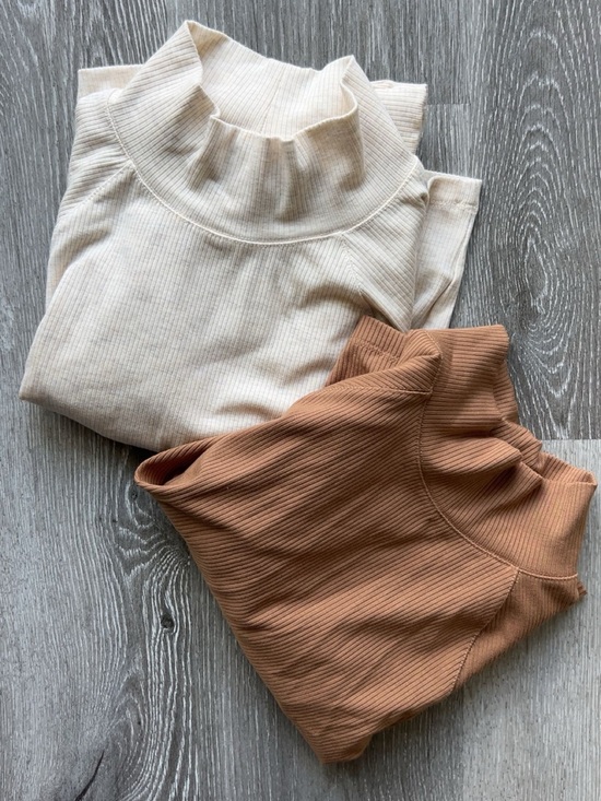 aerie Tops - OFFLINE By Aerie Thumbs Up Heavyweight Mock Neck Crop Cream and Brown. Women’s M